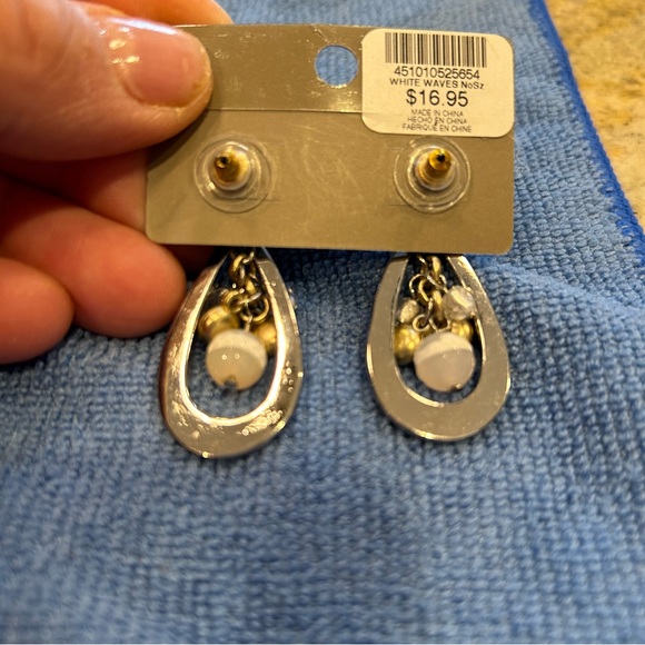 Ladies pierced earrings - Picture 4 of 6